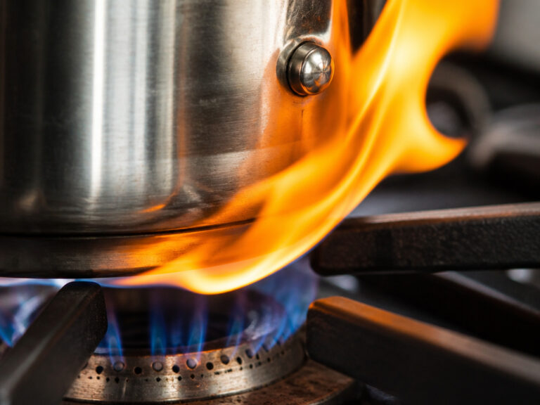 What Is Tri Ply Stainless Steel Cookware & How It Works