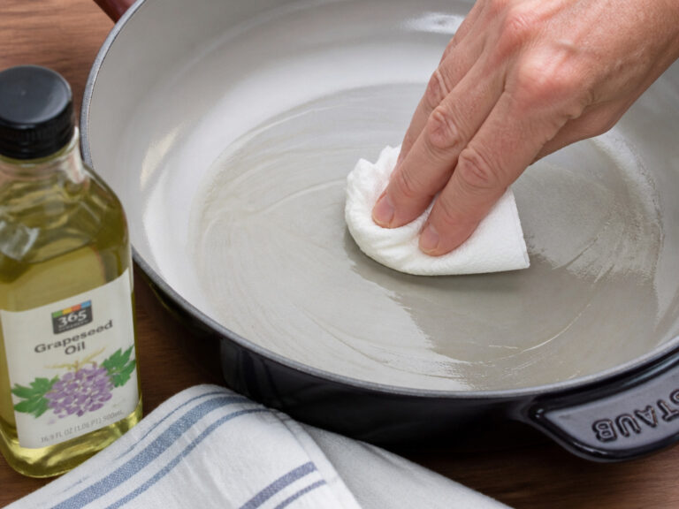 The Right Way to Season Ceramic Cookware for Non-Stick